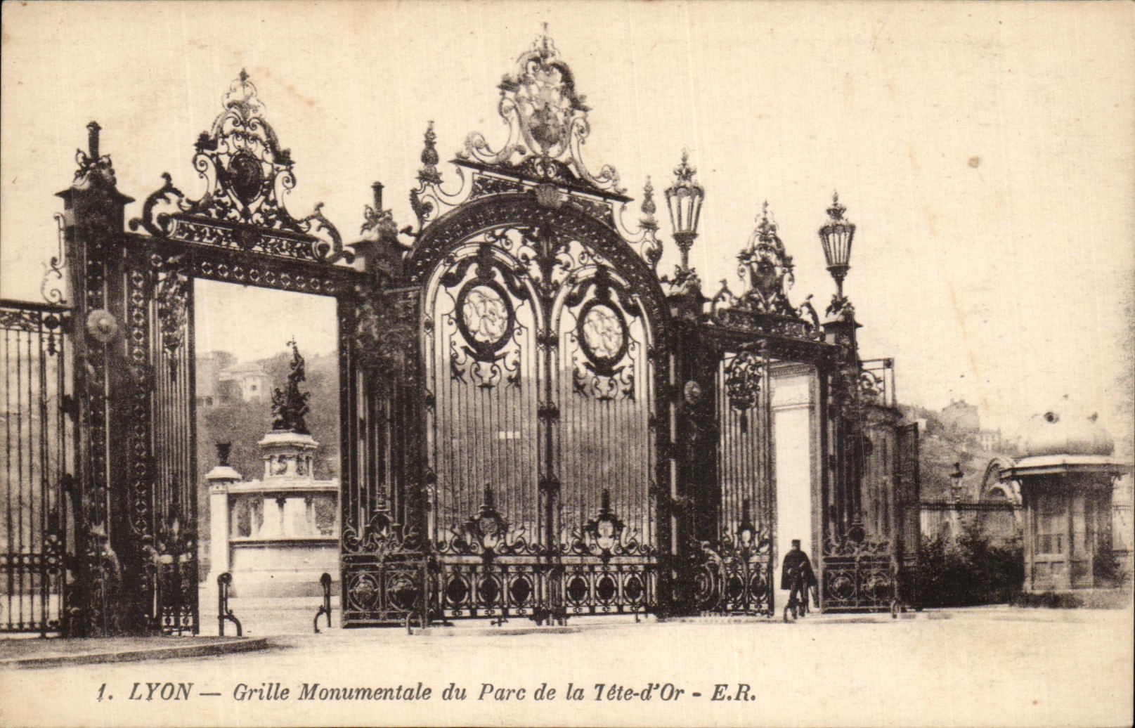 CPA Lyon Roasts Monumental park of the Gold Head