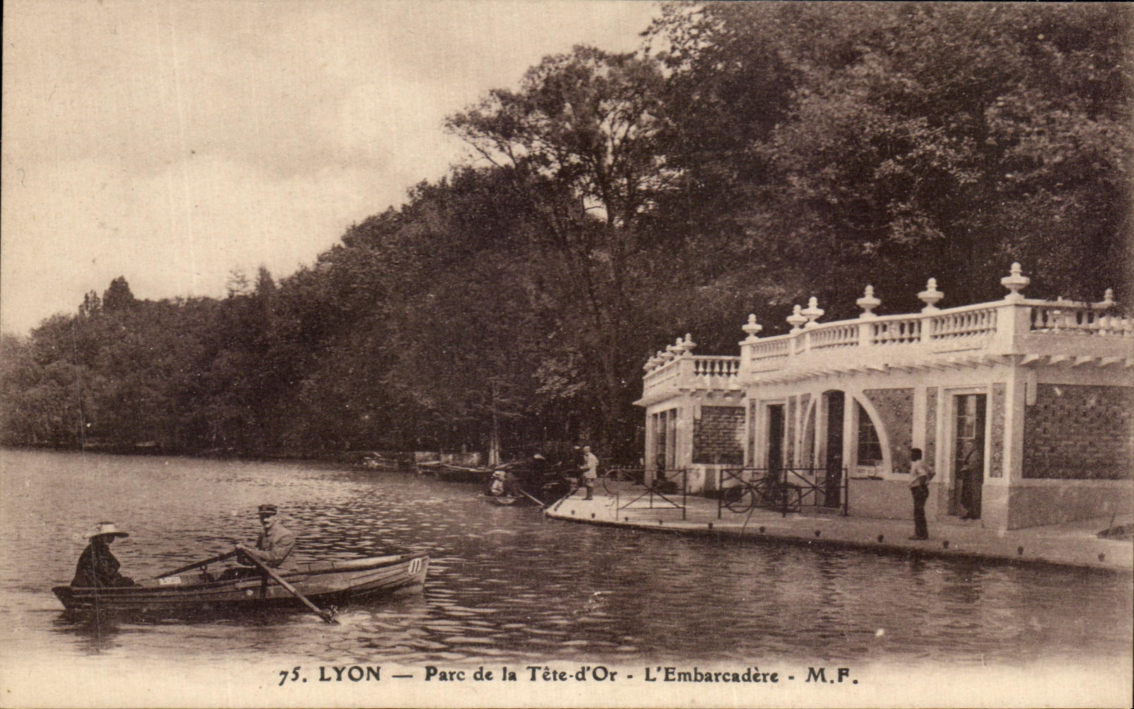 CPA Lyon Park of the Gold Head the Landing stage