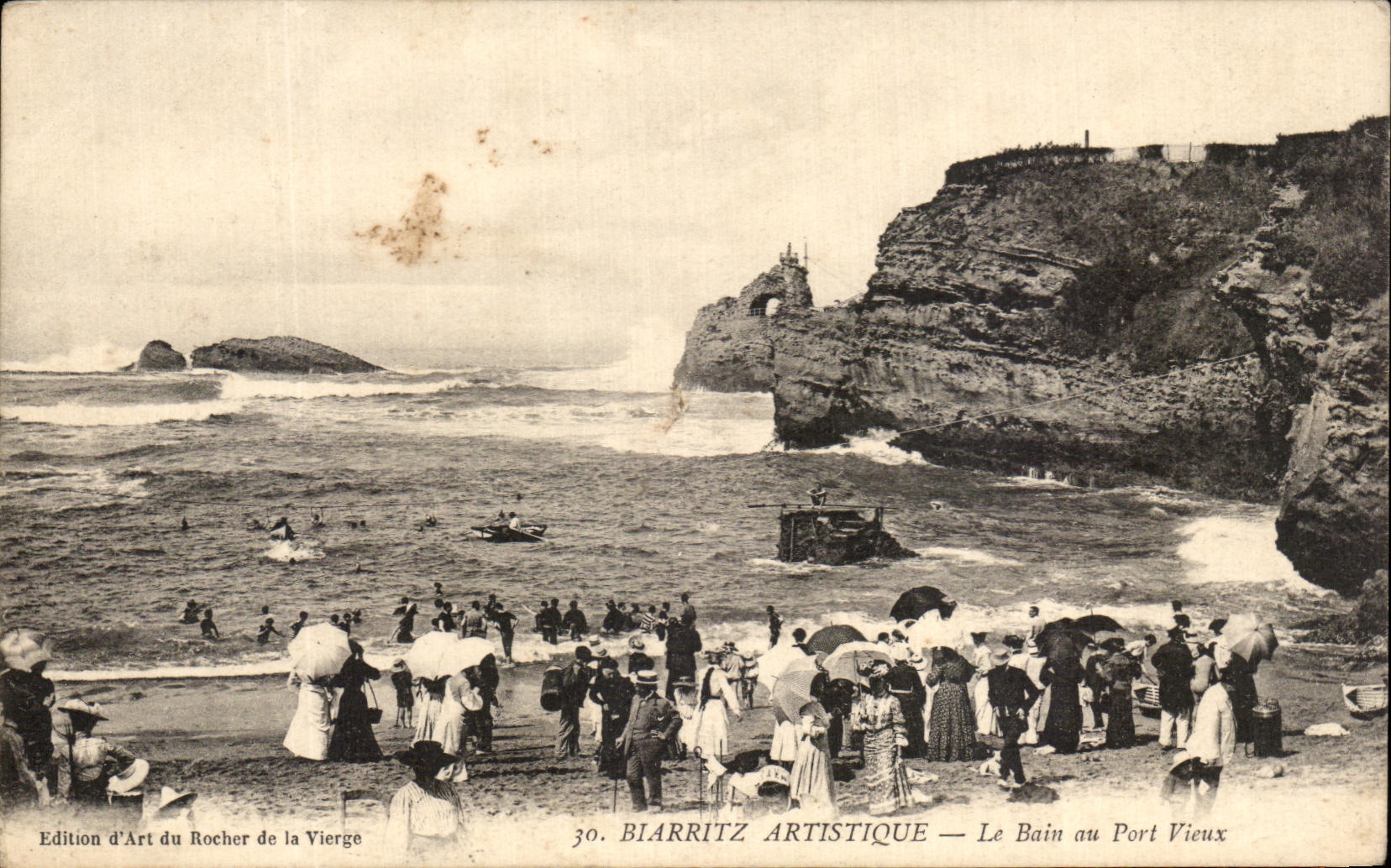 CPA Biarritz Artistique Le Bain au Port Vieux