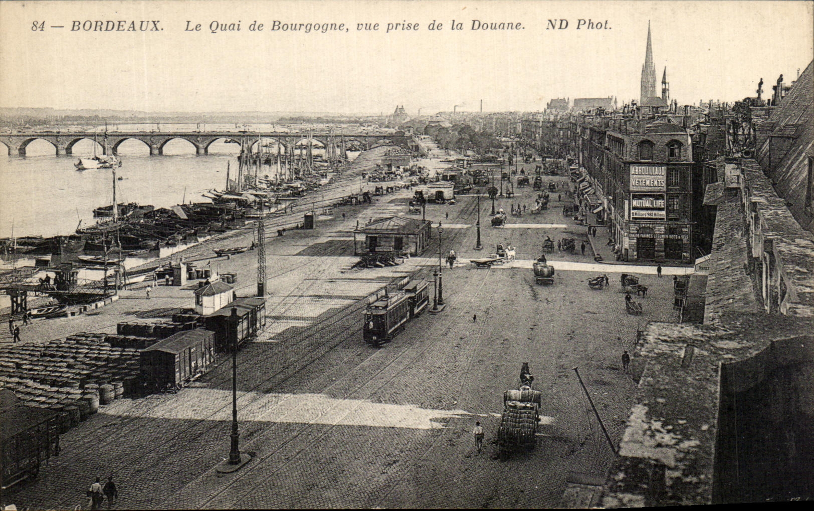 CPA Bordeaux Le Quai de Bourgogne vue Prise de la Douane