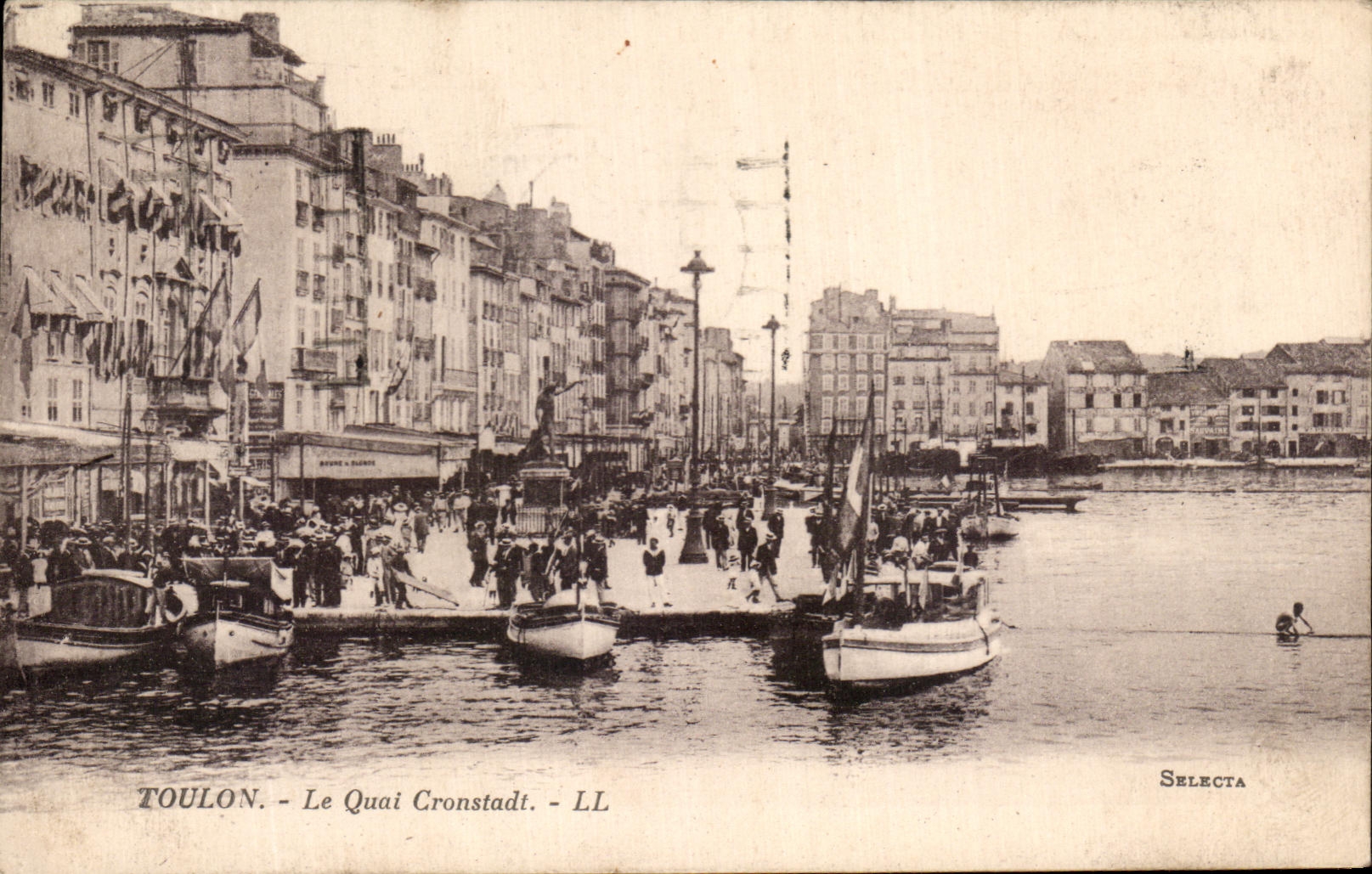 CPA Toulon the Quay Cronstadt Boats