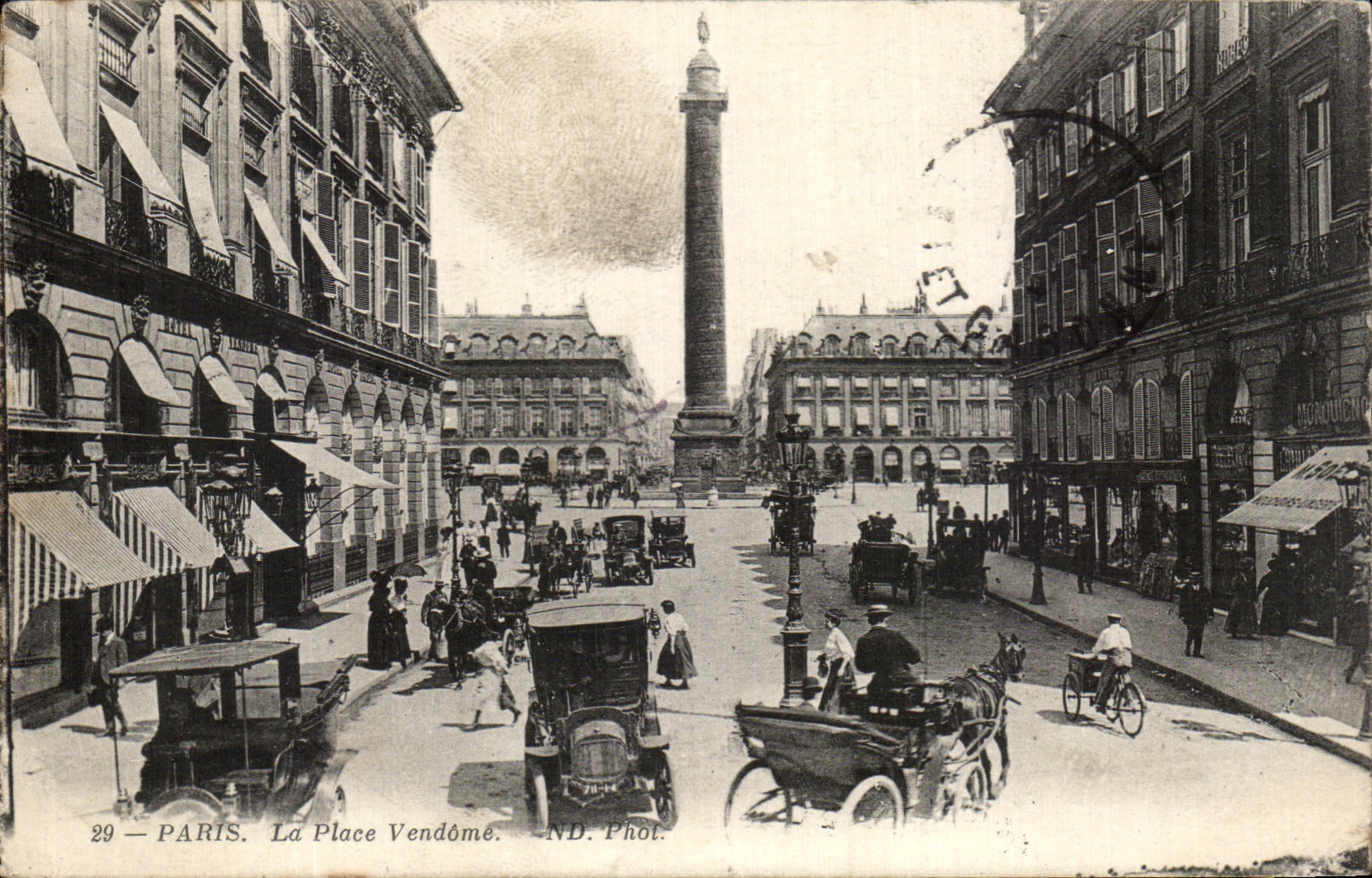 CPA Paris the automobile Vendome Place