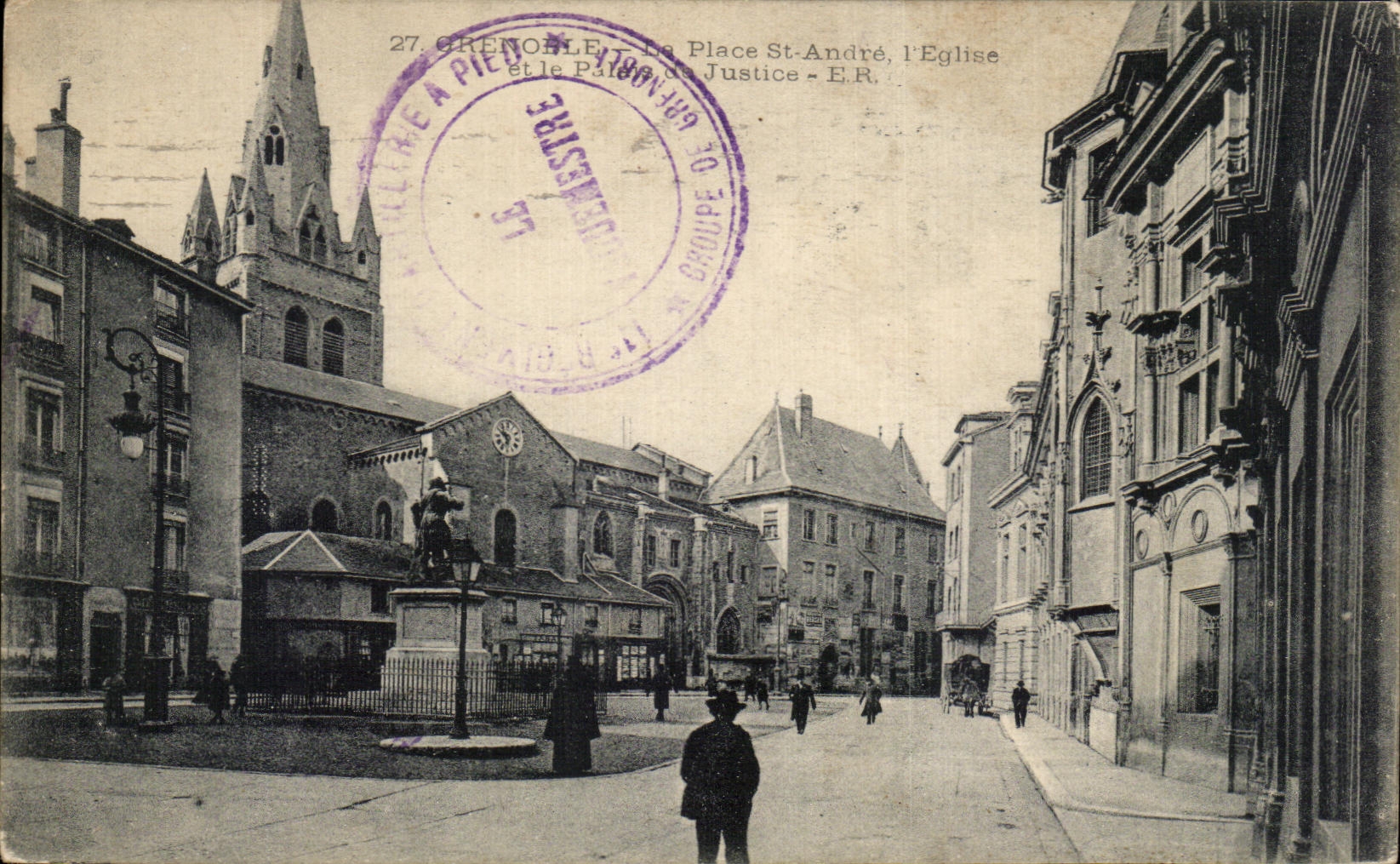 CPA Grenoble De Place st Andre L'Eglise Et le Plase Justice