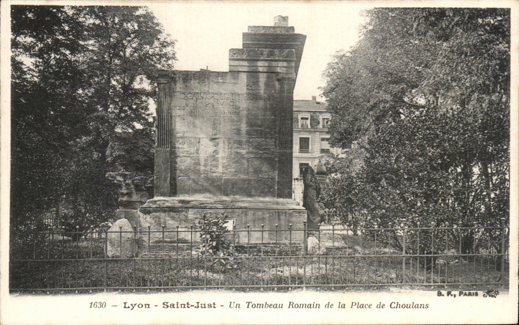 CPA Lyon Saint Just a Romain Tomb of the Place of Choulans