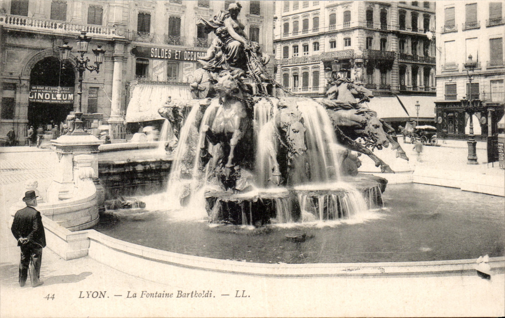 CPA Lyon the Bartoldi Fountain