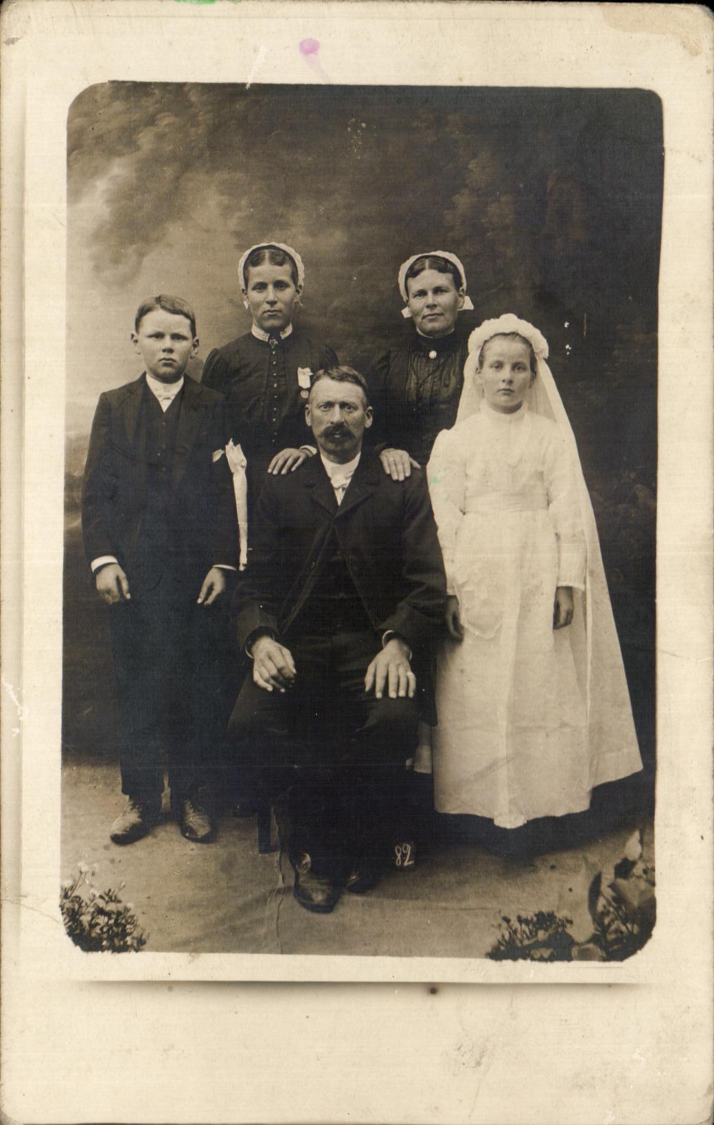 CARTE PHOTO Femmes Communiante