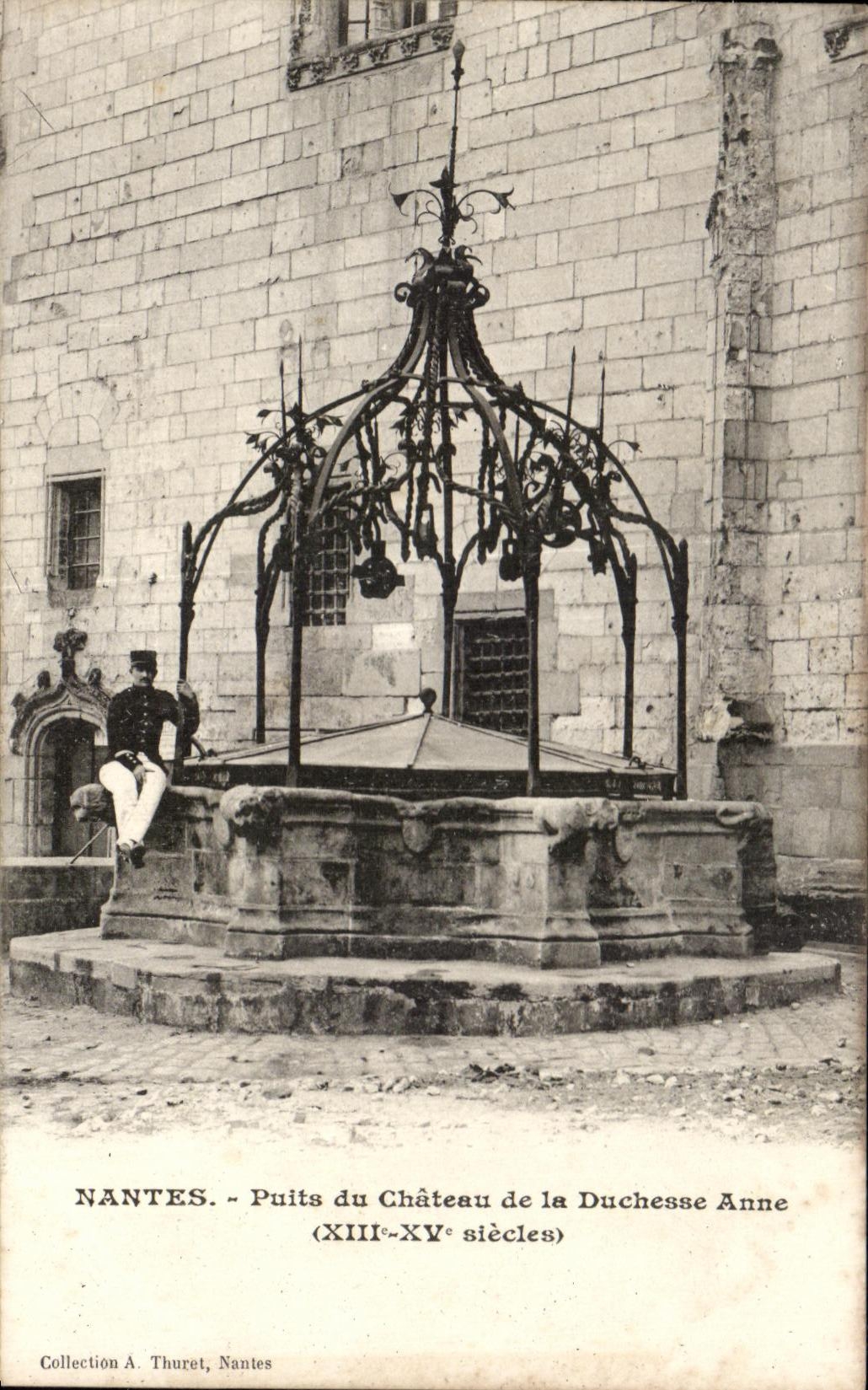 CPA Nantes Well of the castle of the Duchess Anne