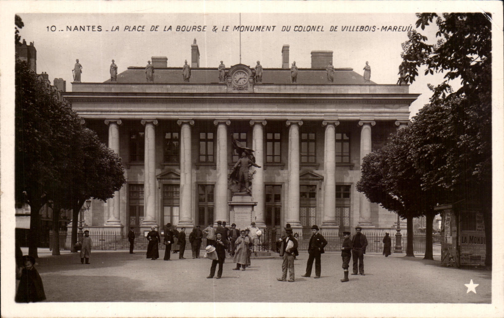 CPA Nantes the Place Of the Stock Exchange the Monument Of Colonel De Villebois Mareuil