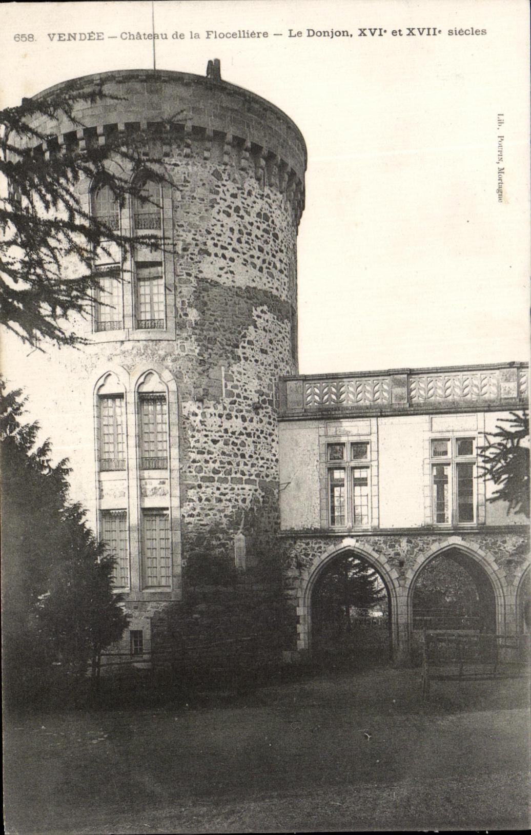 CPA Vendee Chateau de la Flocelliere Le Donjon