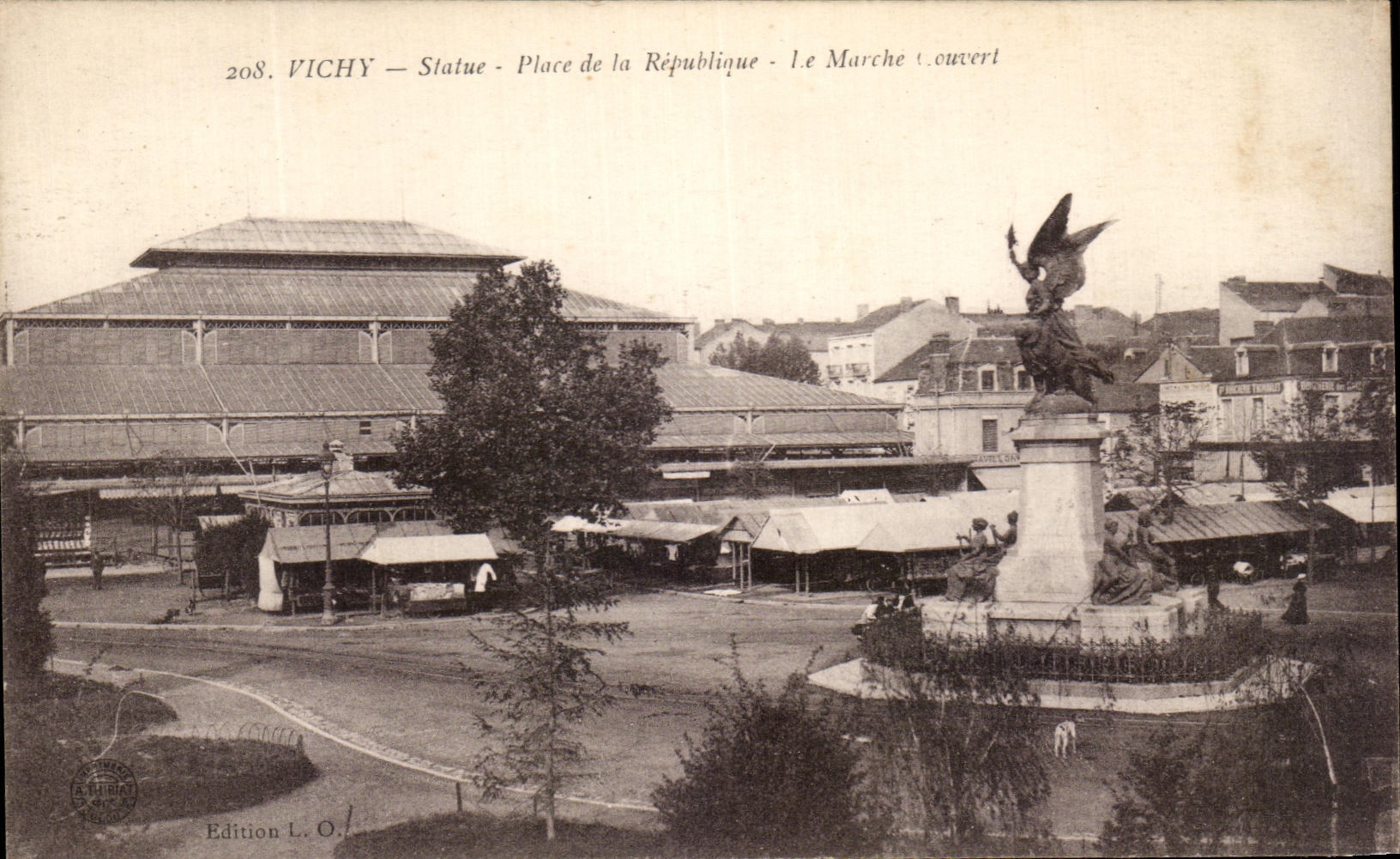 CPA Vichy Statue Place of the Republic Market Covered