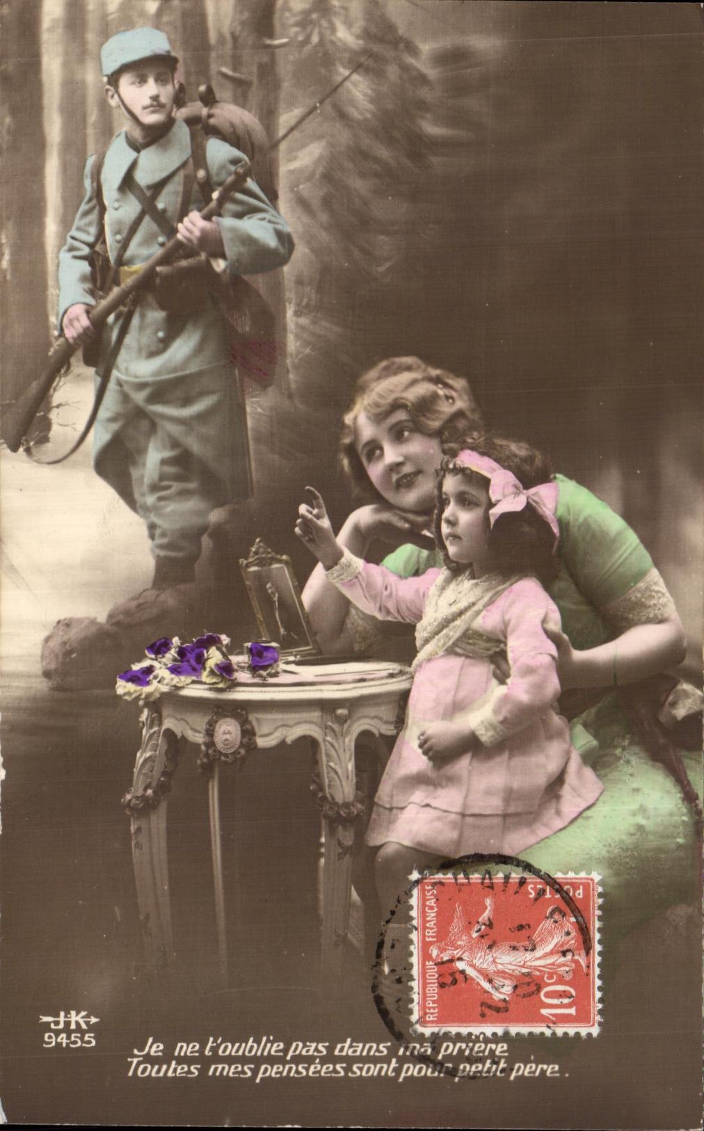 CPA Je ne t'oublie pas dans ma priere Toutes mes Pensees sont pour petit pere Militaria Femme 