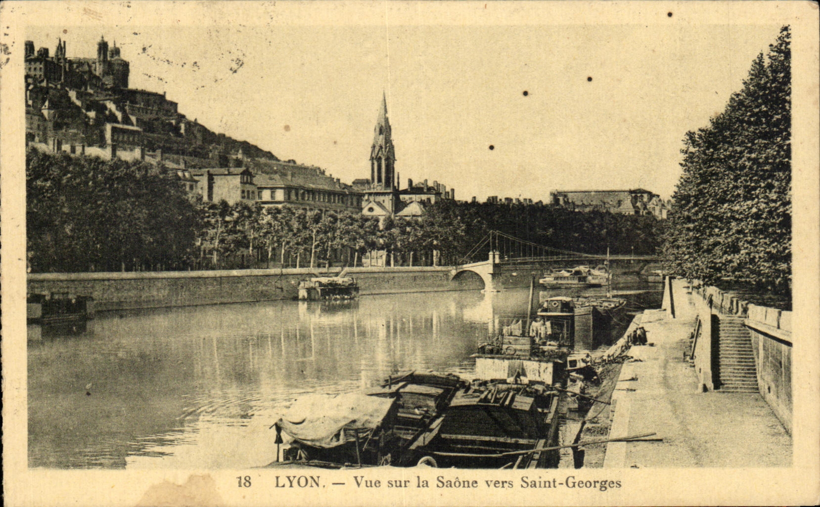 CPA Lyon Seen on the Saone towards Saint Georges Barges