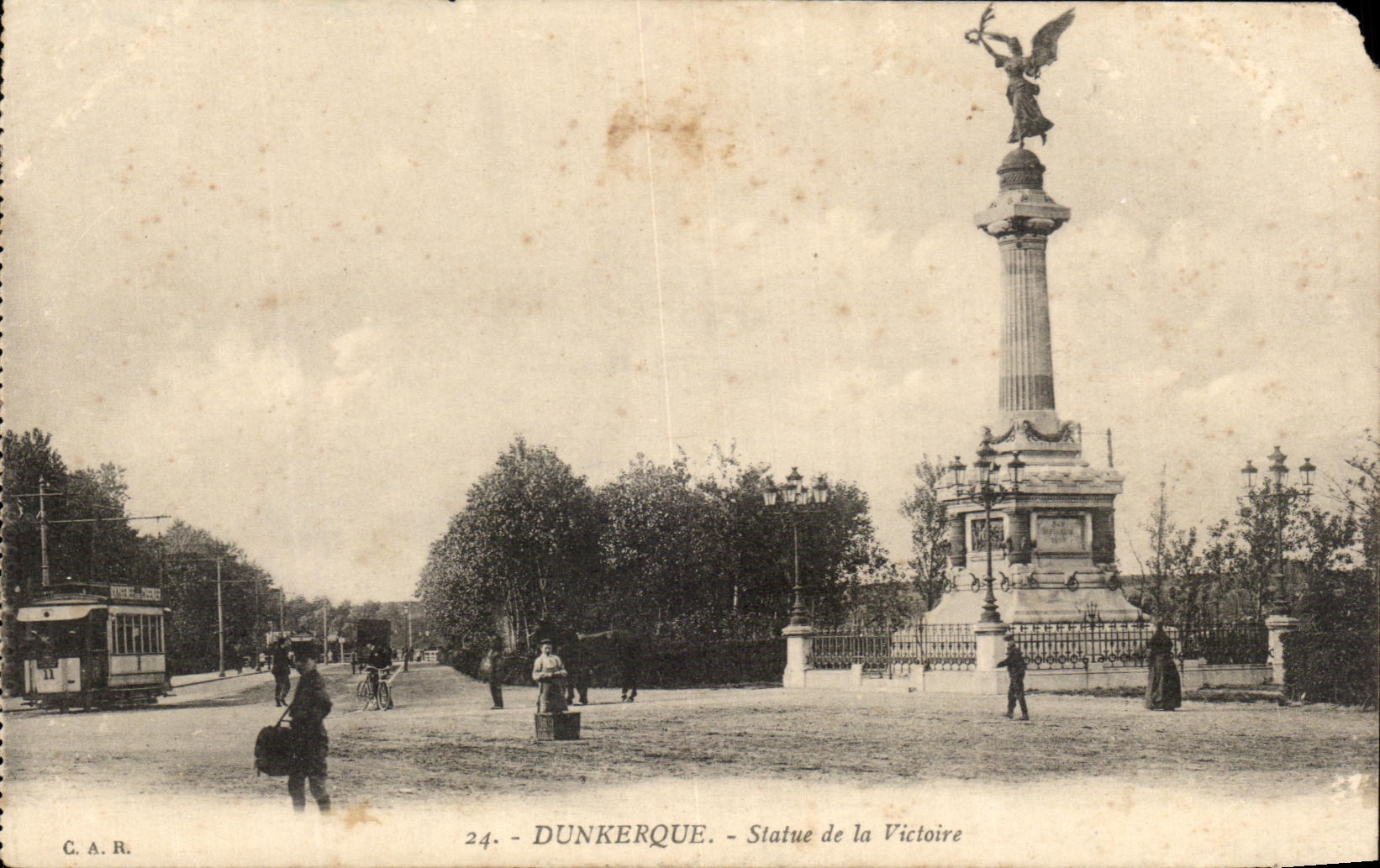 CPA Dunkerque Statue de la Victoire