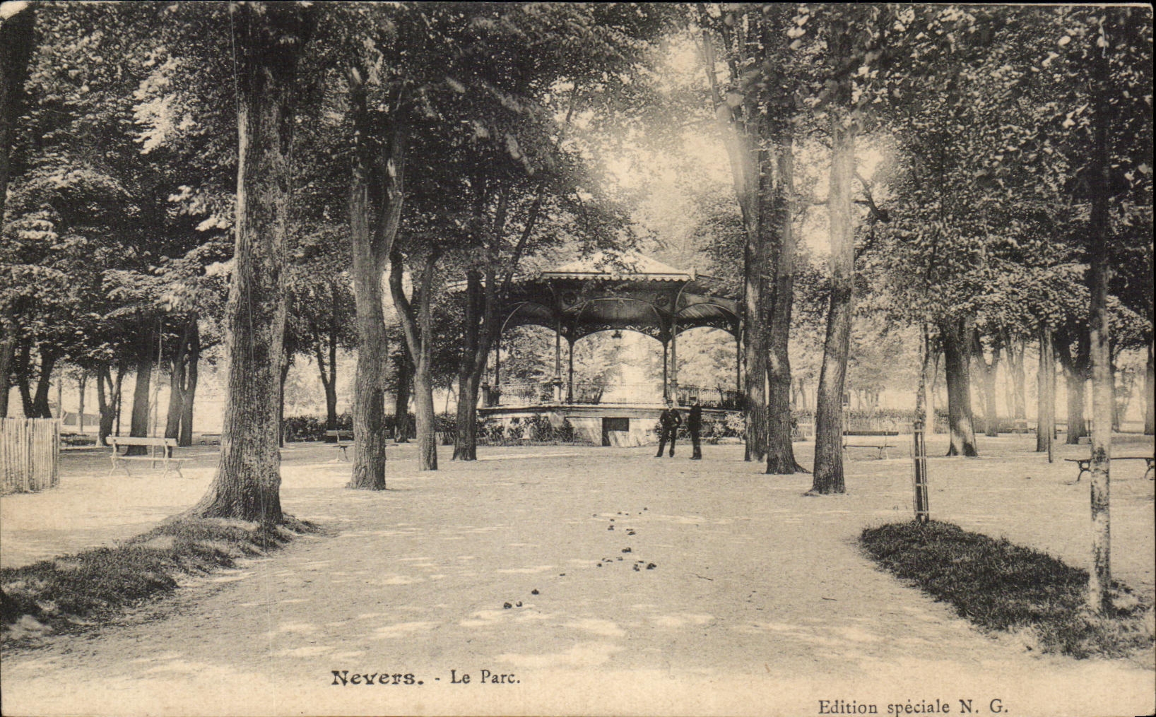 CPA Nevers Le Parc Kiosque