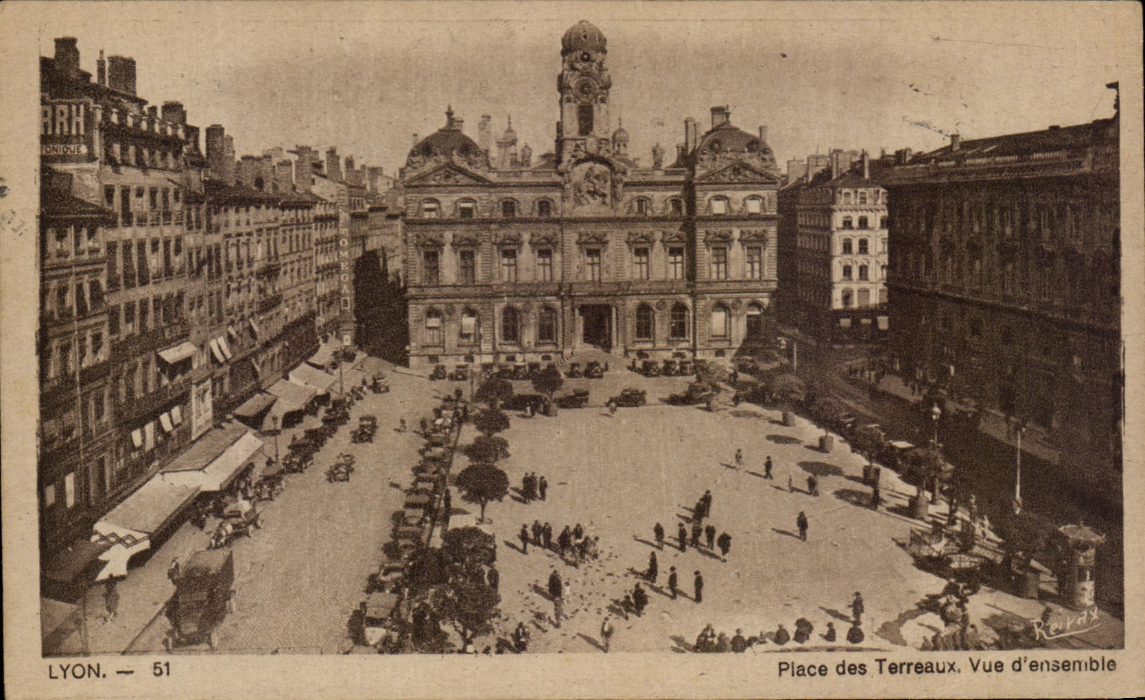 CPA Lyon Place des Terreaux Vue d'Ensemble