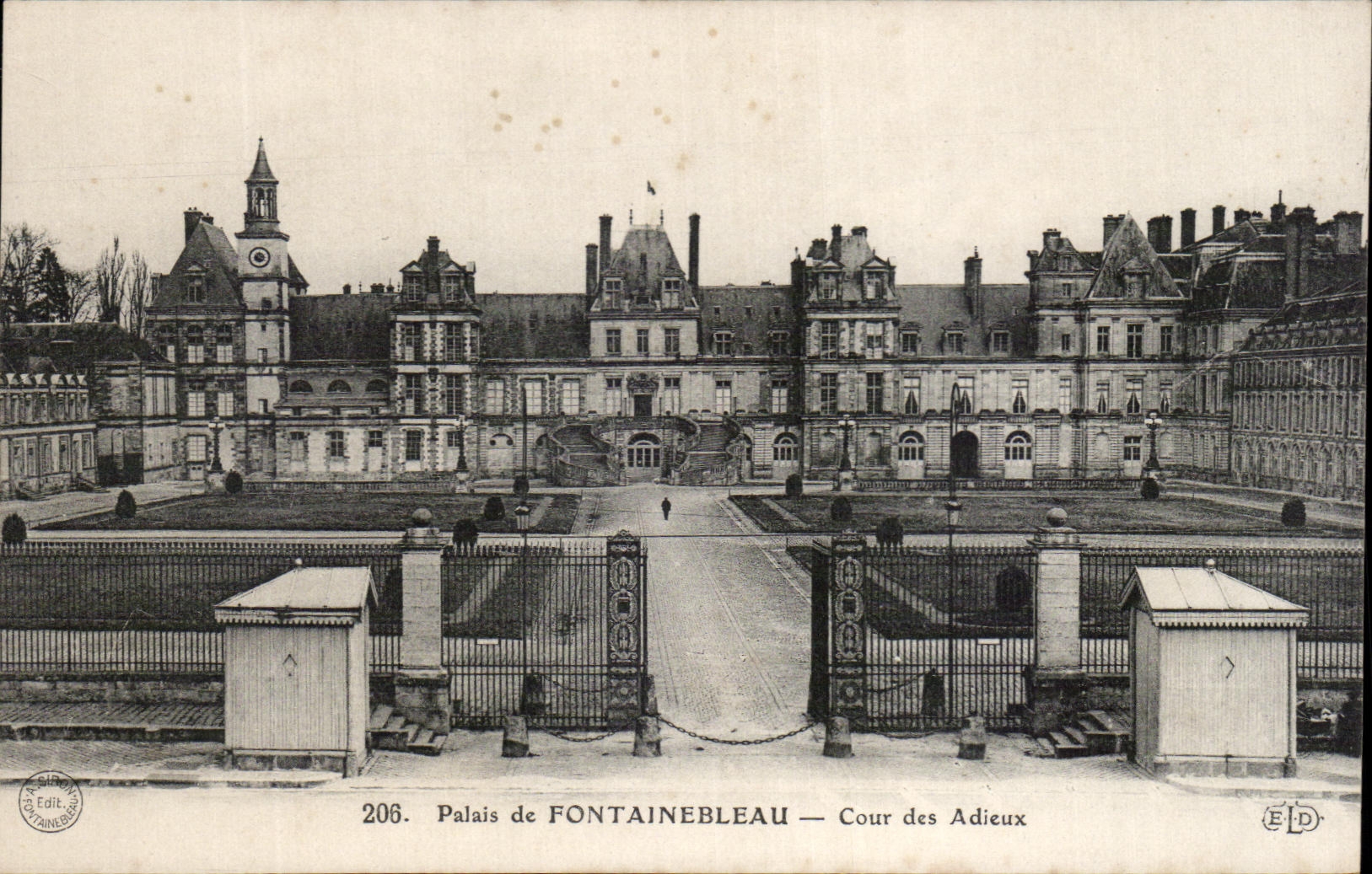 CPA Foret De Fontainebleau Cour des Adieux