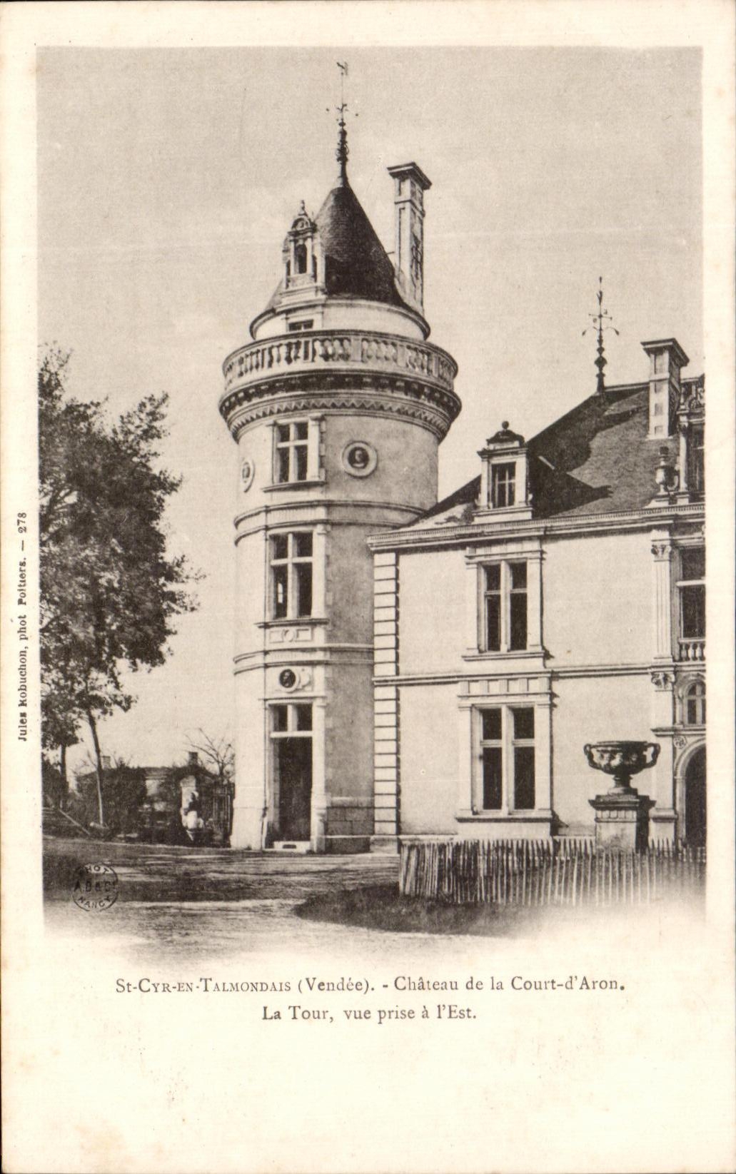 CPA St Cry En Tatmondais Le Chateau de la Court d'Aron La tour
