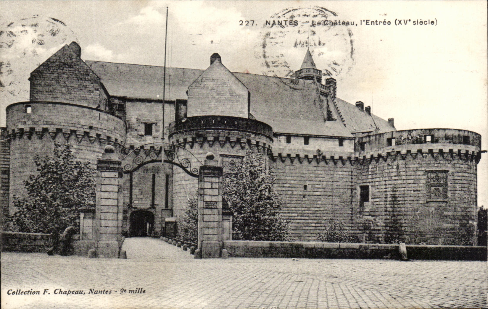 CPA Nantes the Castle Entrance