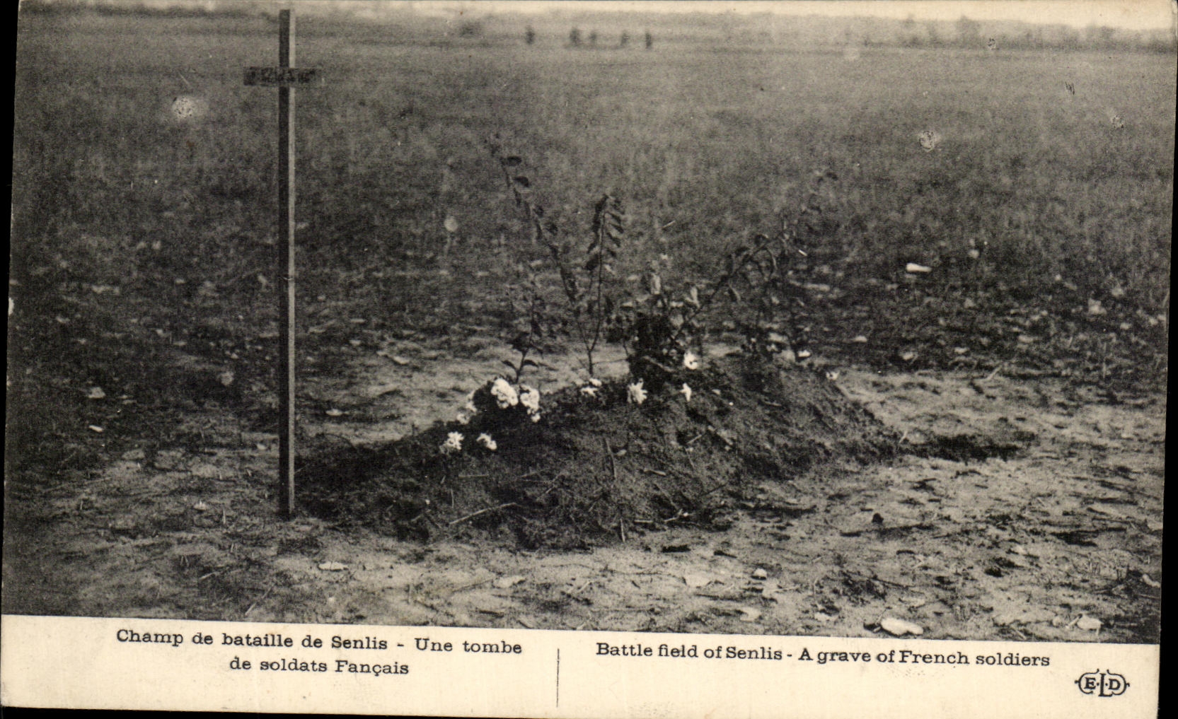 CPA Champ De Bataille De Senlis Une Tombe De Soldats Fancais Militaria