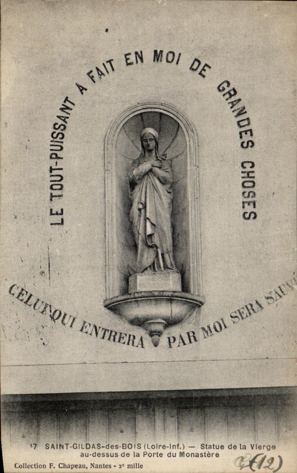CPA Saint Gilodas of the Wood Statue of the Virgin to the top of the door of the Nantes monastery