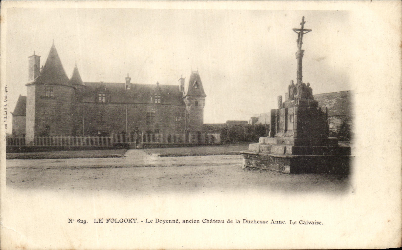 CPA Le Folgoet Le Doyenne ancien Chateau de la Duchesse Anne Le Calvaire
