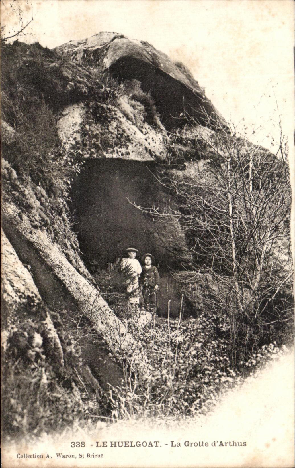 CPA Huelgoat the Cave of Arthus Children