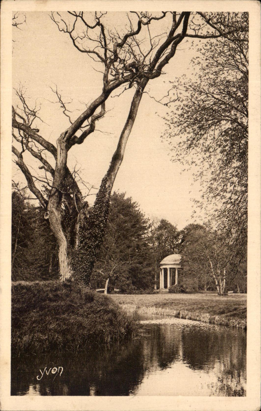 CPA Splendeurs Et Charmes De Versailles Le Temple De l'Amour