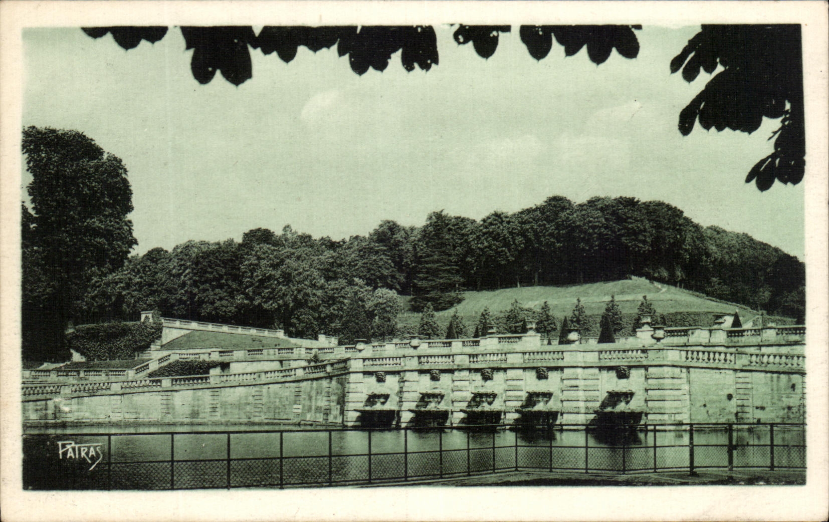 CPA Saint cloud the Basin Of the horseshoe and Trocadero