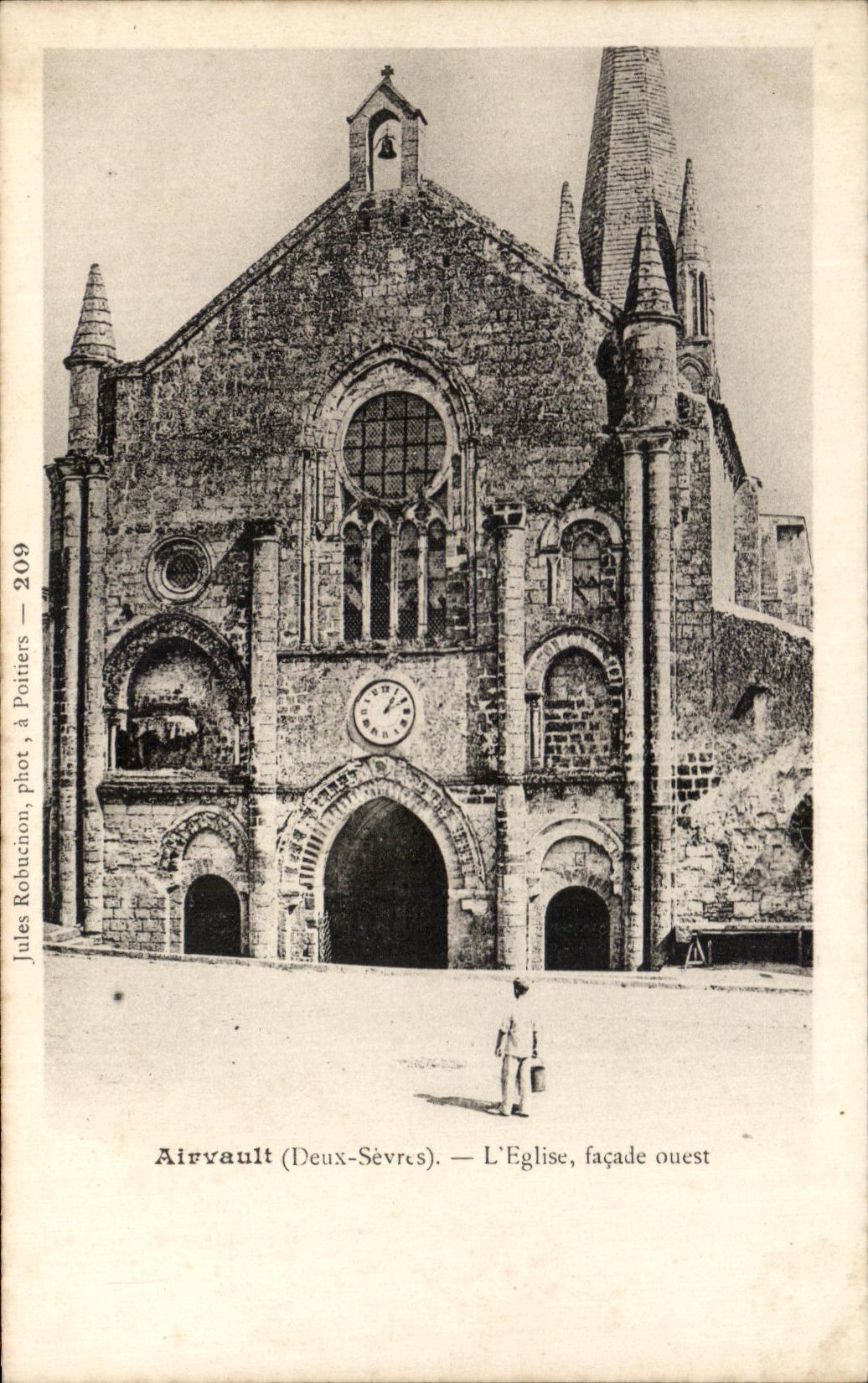CPA Airvault L'Eglise Facade Ouest