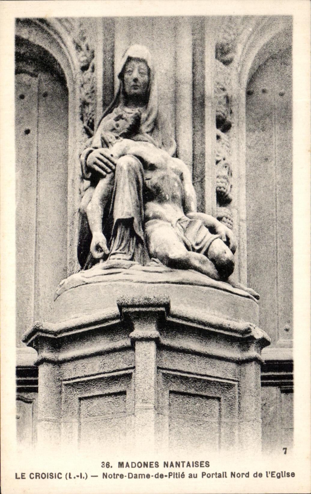 Nantes CPA Madonna Croisic Black Lady Of Pity to the northern gate of the church