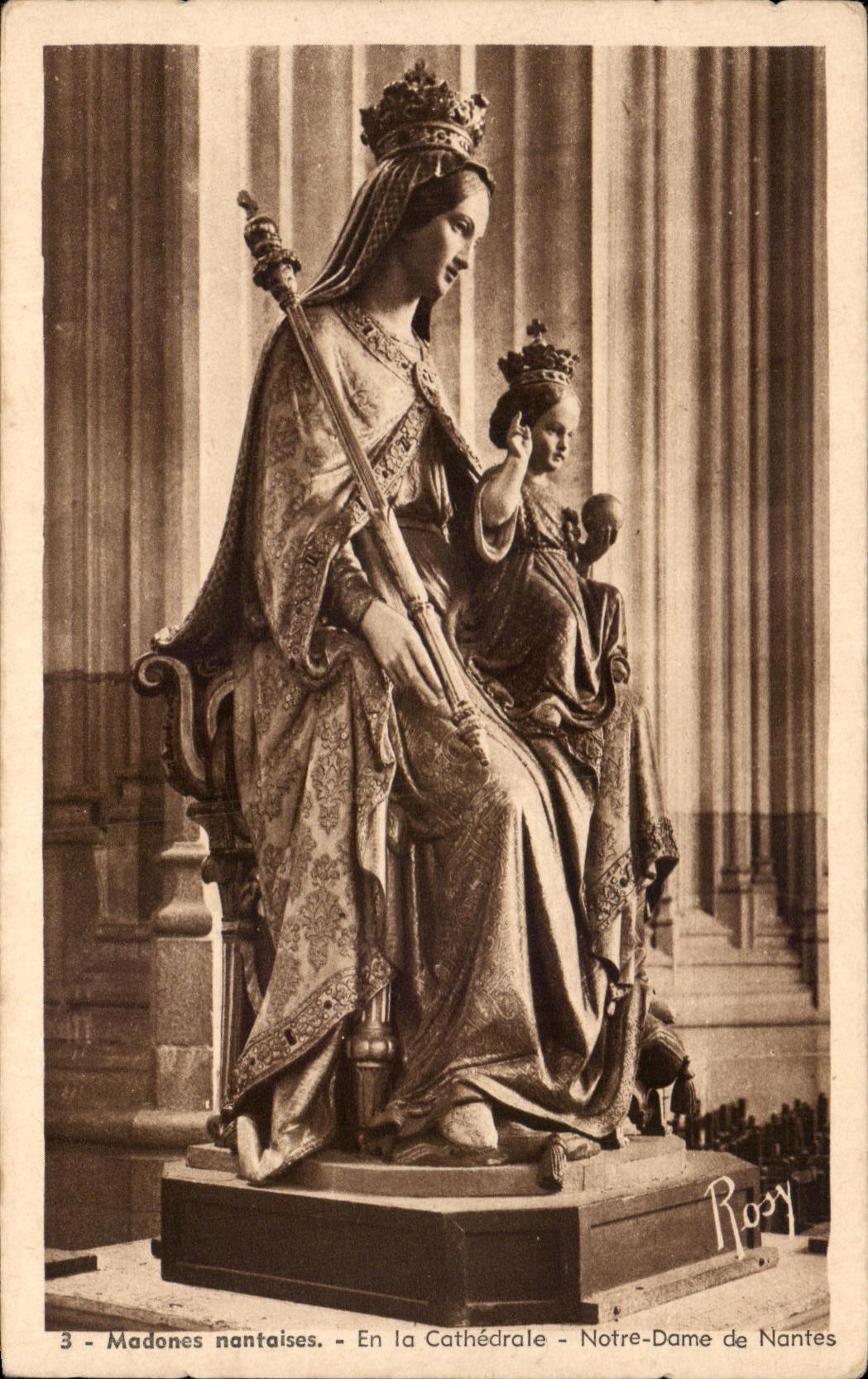 CPA Nantes Nantes Madonna Church Sainte cross Our lady of Nantes