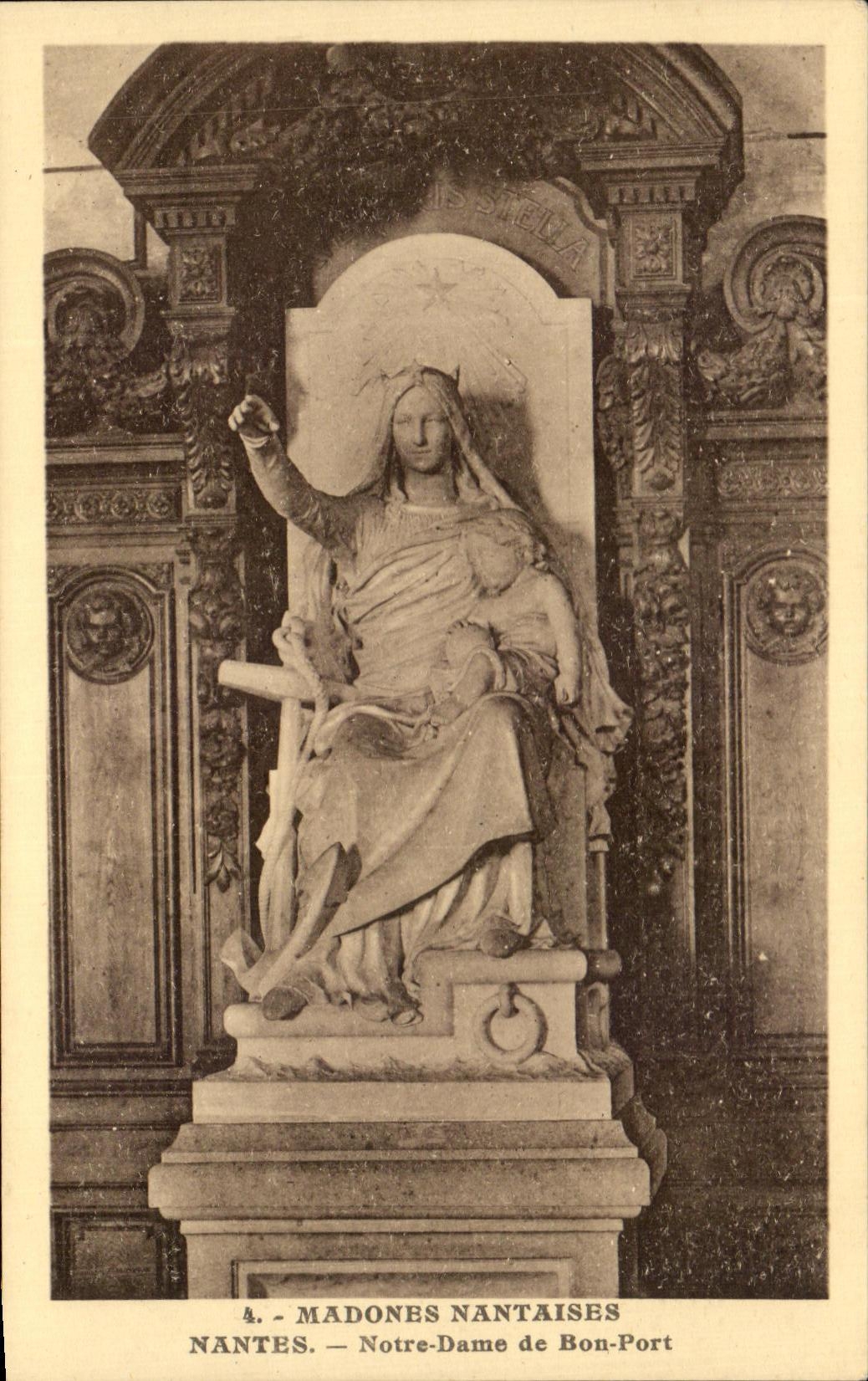 CPA Nantes Nantes Madonna Nantes Our lady of Good port