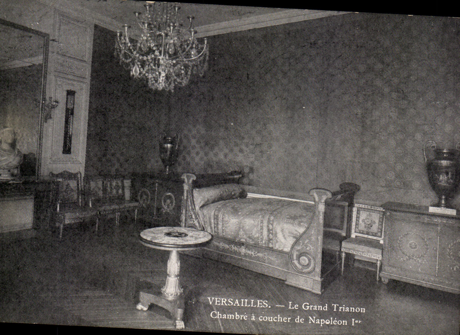 CPA Versailles Le Grand Trianon Chambre a coucher de Napoleon 1er