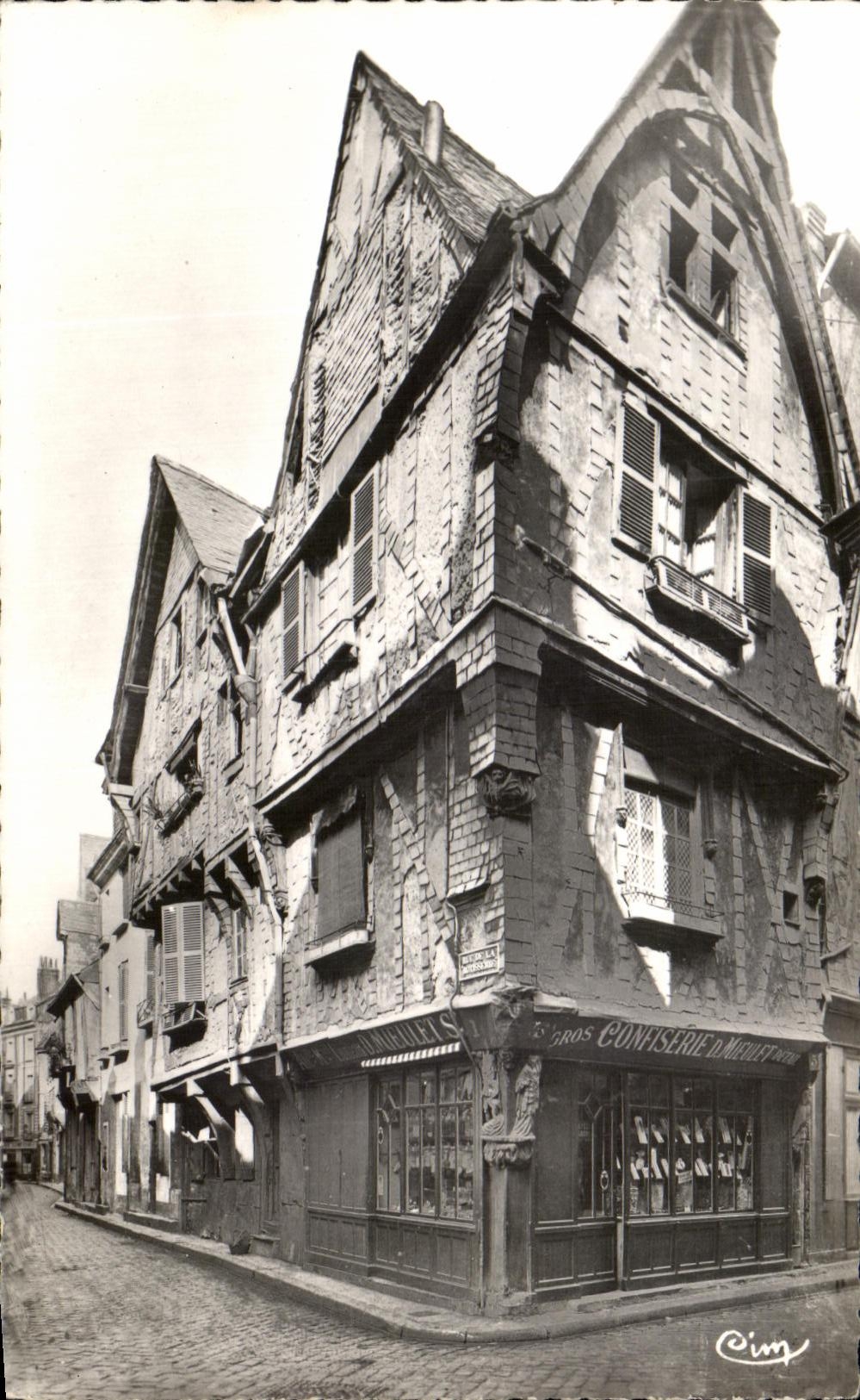 CPA Tours Old Houses with the angle of the Streets of the Exchange and the Grill room
