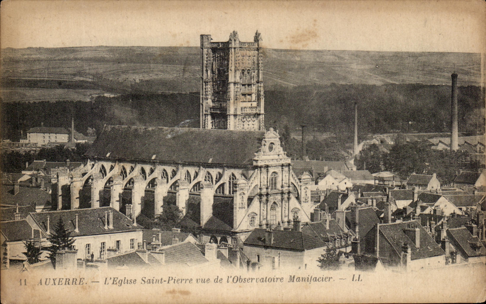 CPA Auxerre L'Eglise Saint Pierre vue de l'Observatoire Manifacier