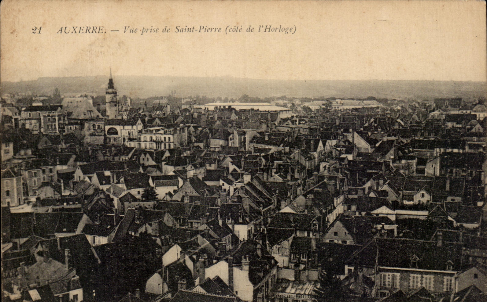 CPA Auxerre Vue prise de Saint Pierre Cote de l'horloge