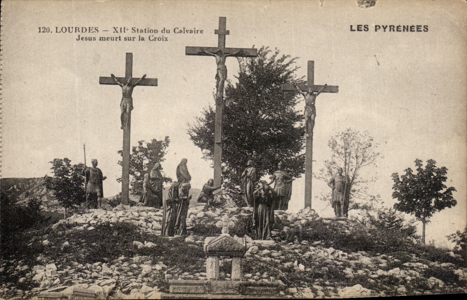 CPA Lourdes Station du Calvaire Jesus meurt sur la Croix Les Pyrenees