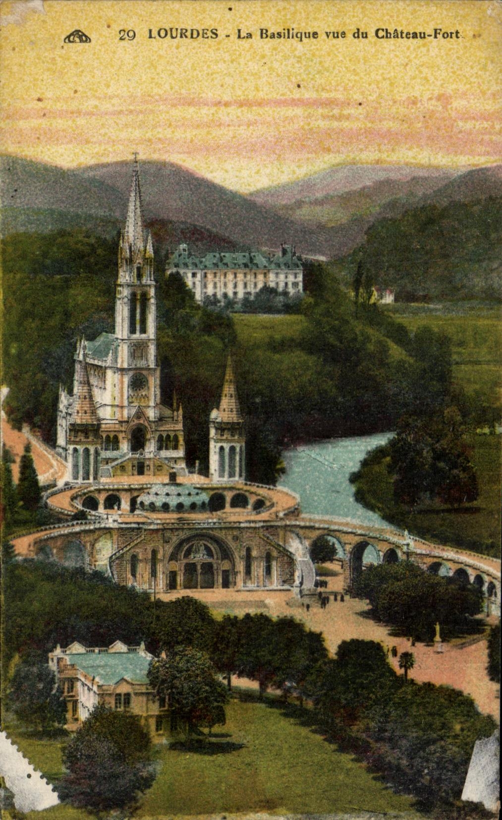 CPA Lourdes La Basilique vue du Chateau Port