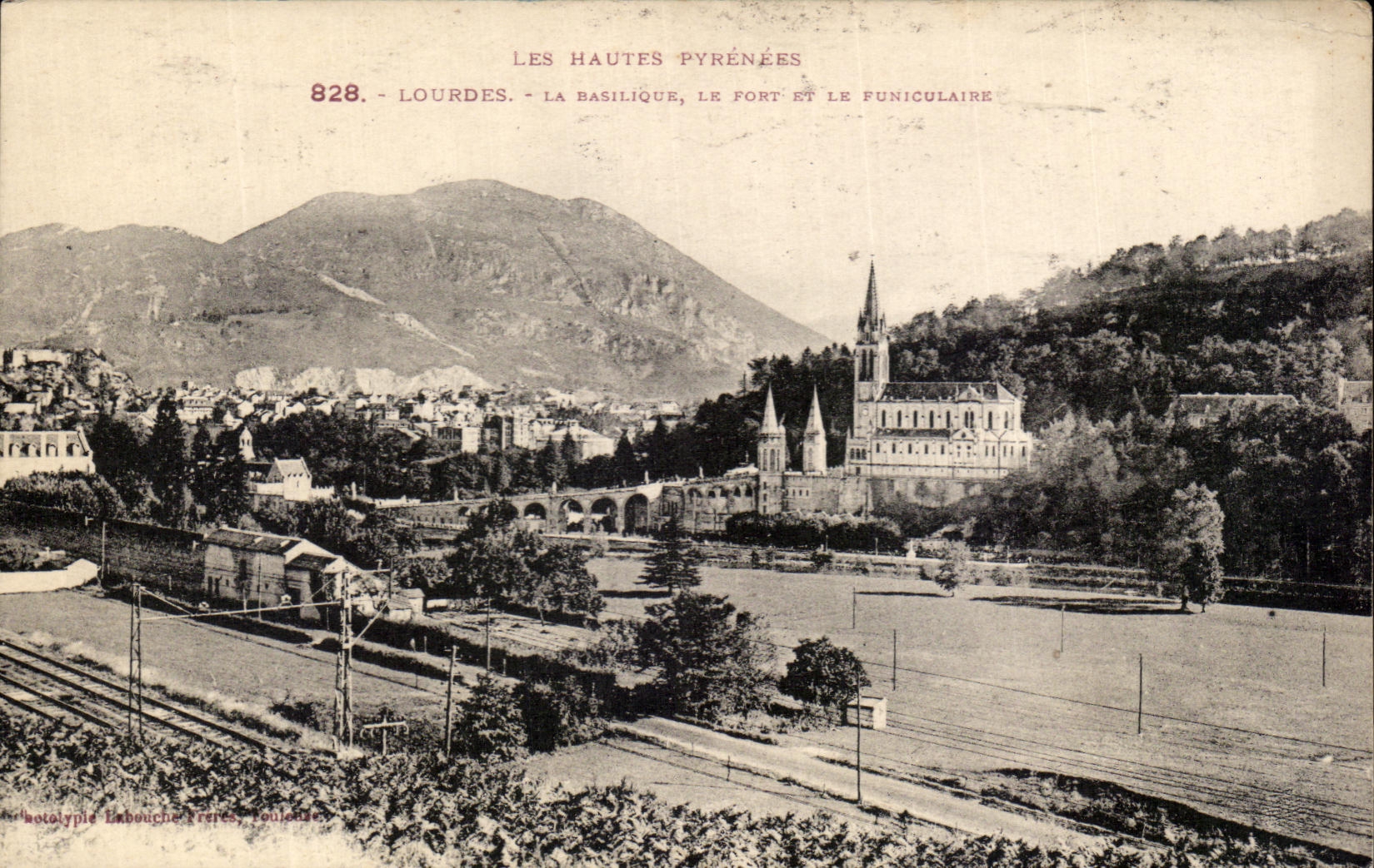 CPA Les Hautes Pyrenees Lourdes La basilique Le Fort Le Funiculaire