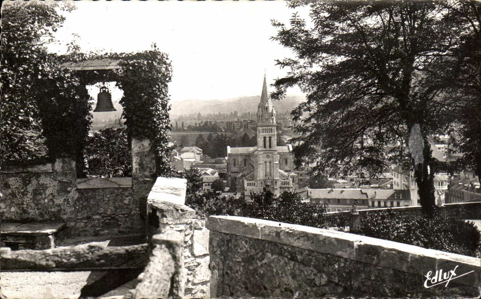 CPA Lourdes Vue prise du Chateau