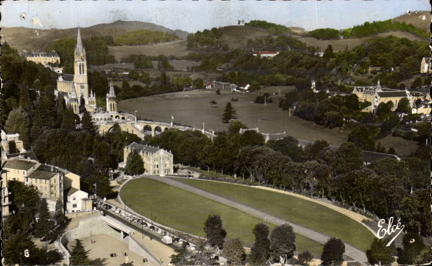 CPA Lourdes Vue Generale et Entree de la Basilique Souterraine Architectes