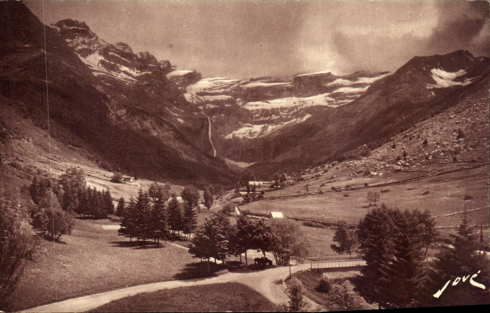 CPA Gavarnie Vue panoramique de la Vallee et du Cirque
