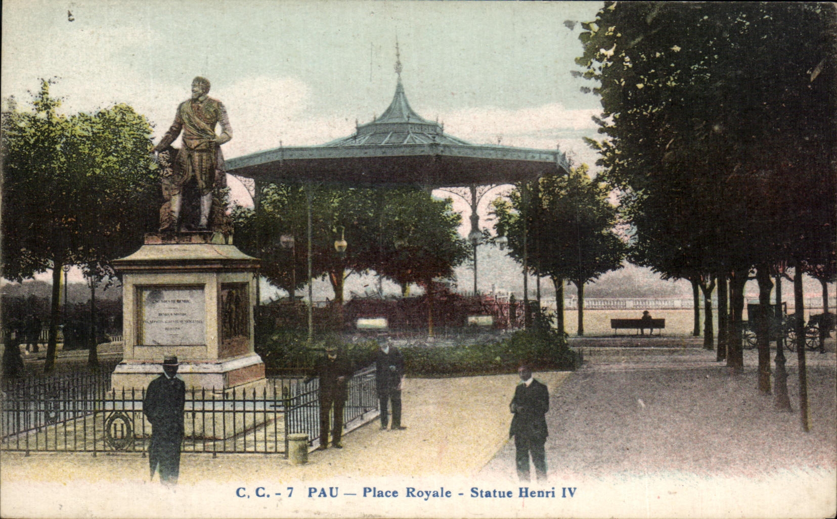 CPA Pau Places Royal Henri IV Statue