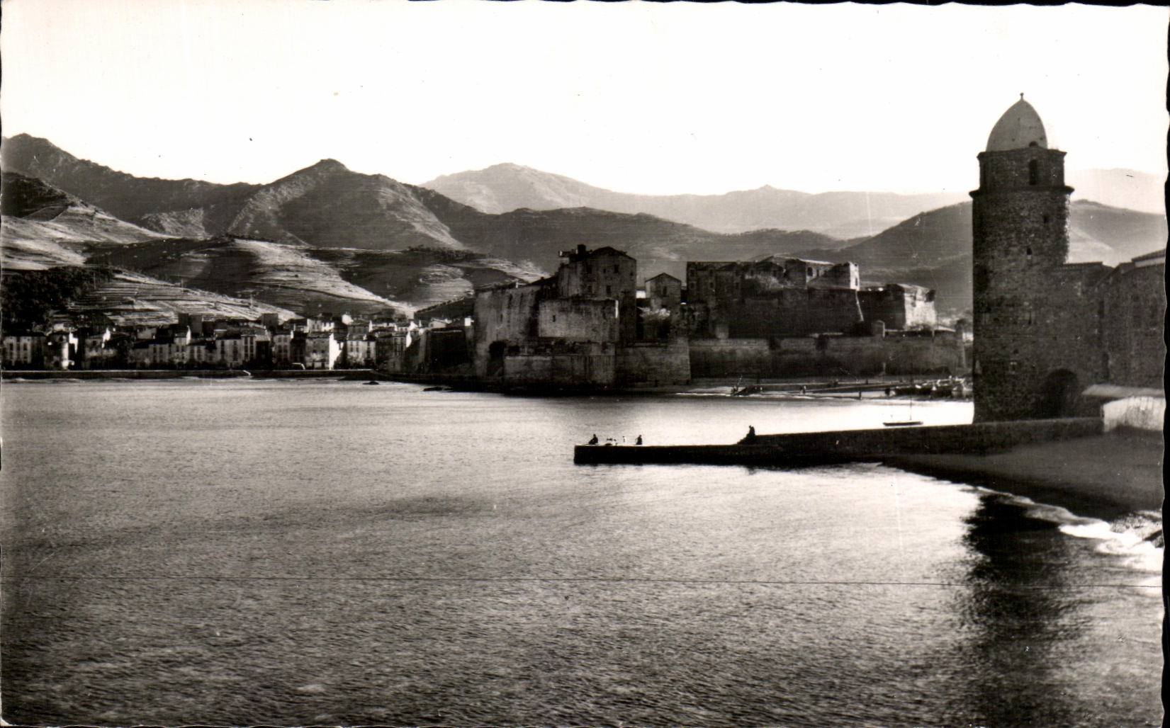 CPA Collioure the Church and Alberes