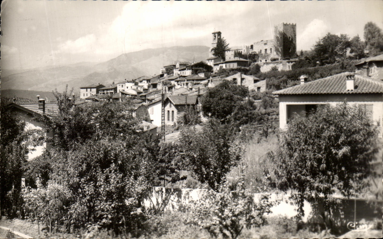 CPA Vernet les Bains Station Thermale au pied du canigou Vue generale sur le vieux Vernet