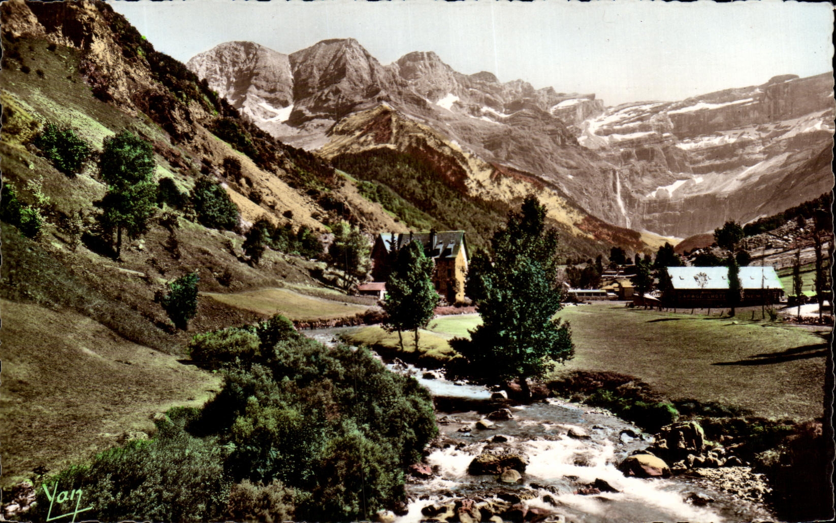 CPA Gavarnie La Gave et le Cirque Vue du Village