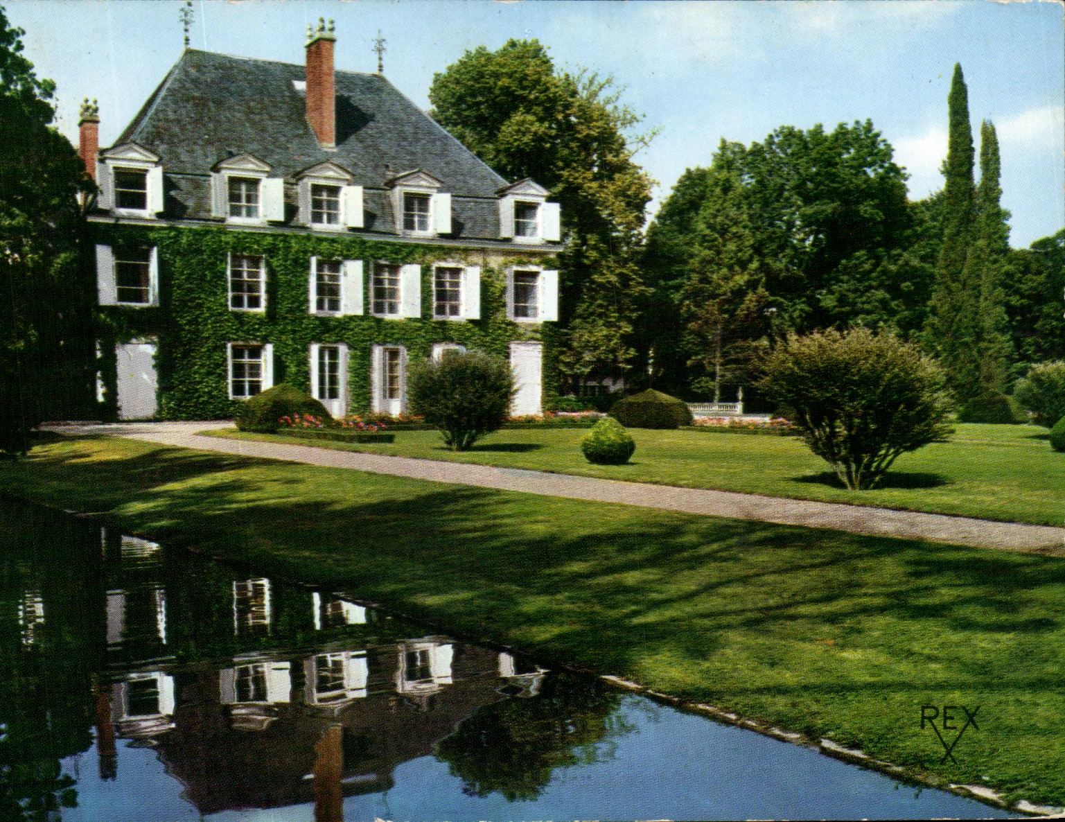 MODERN CARD Castle Of laas Touring Club of France Southern Frontage the water gardens and mirror