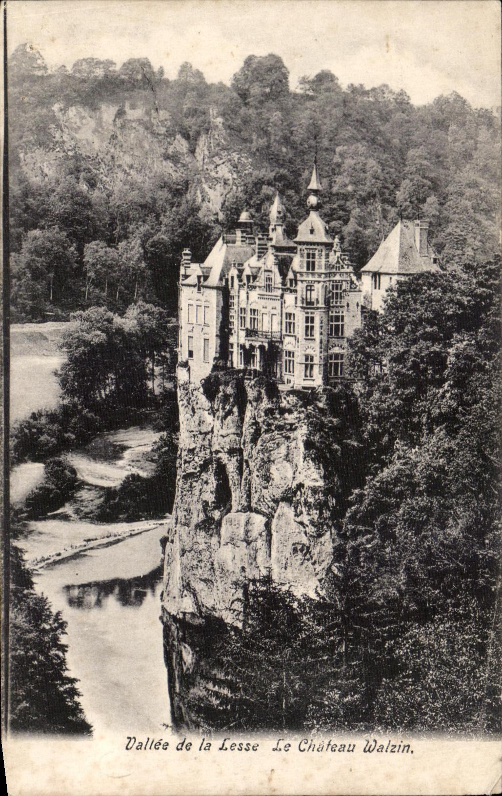 CPA Vallee of Injures the Walzin Castle