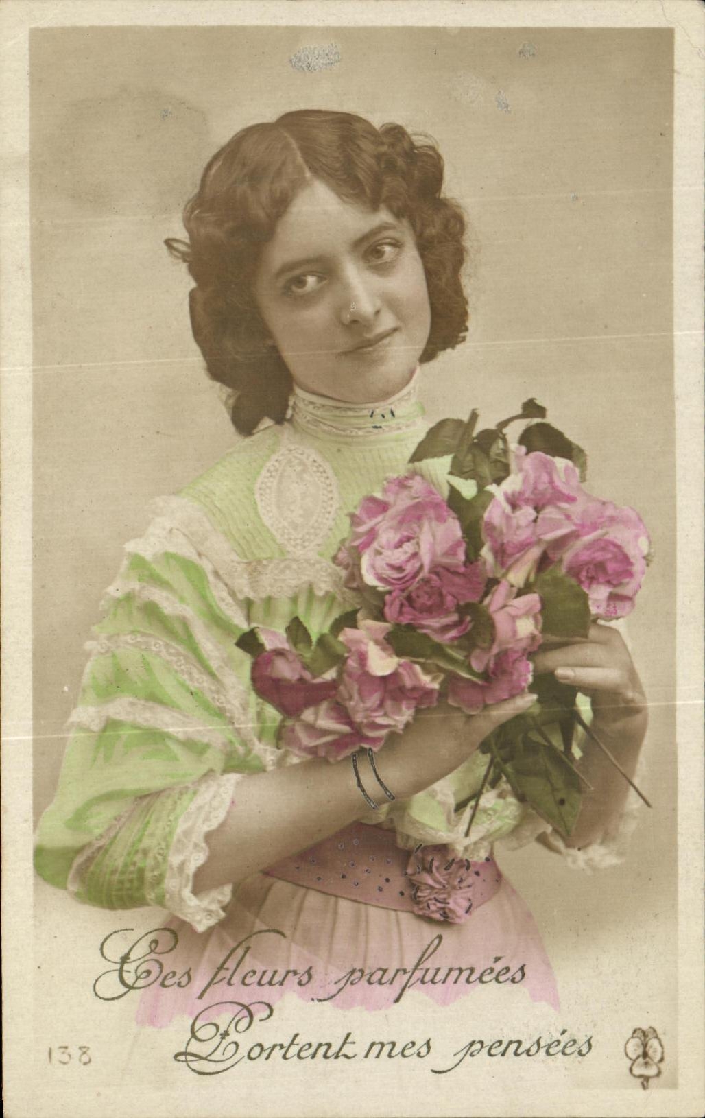 CPA Les Fleurs Parfumees Lortent Mes Pensees Fantaisie FEmme 