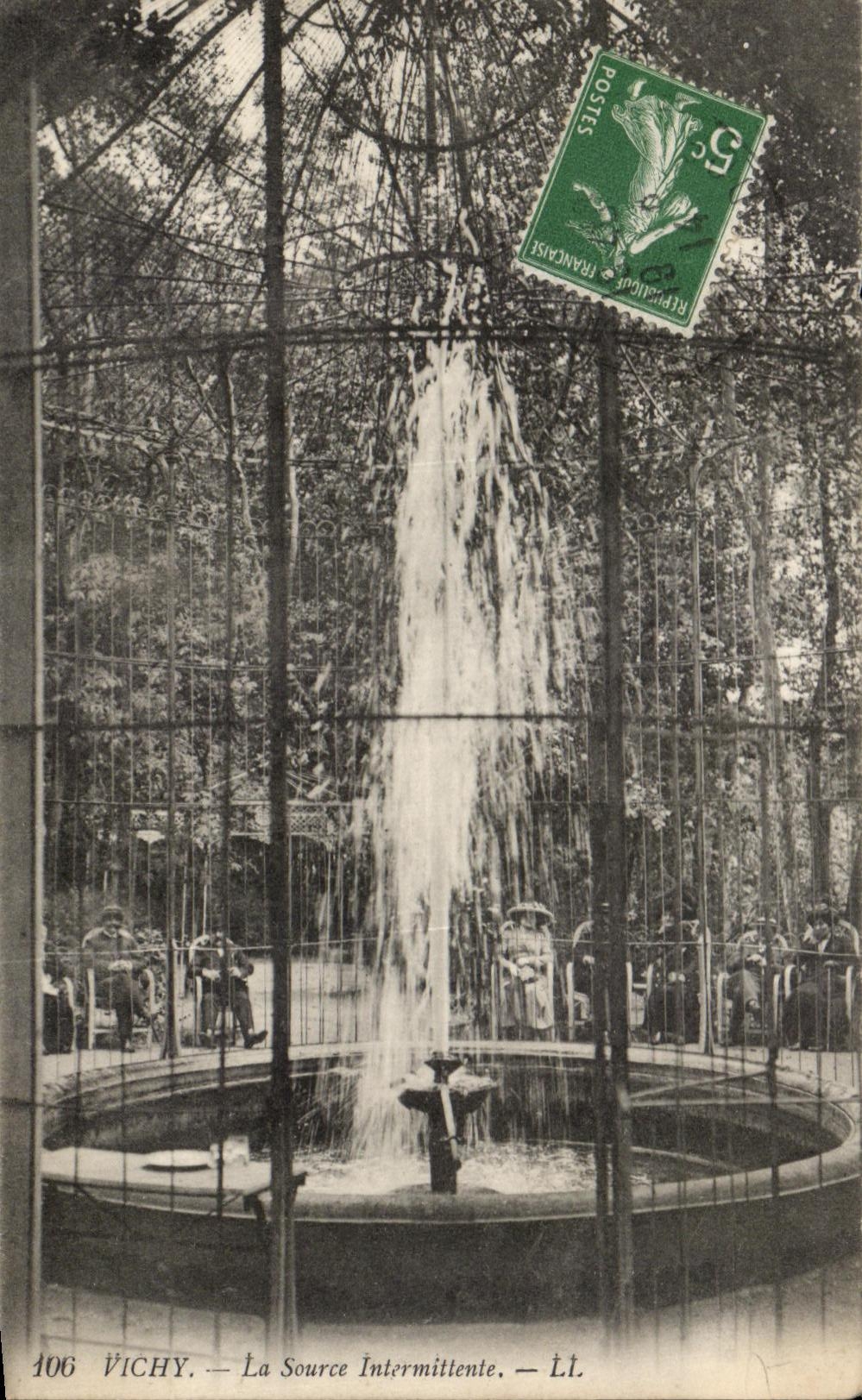 CPA Lyon Le Bloc de la Croix Rousse et le Boulevard